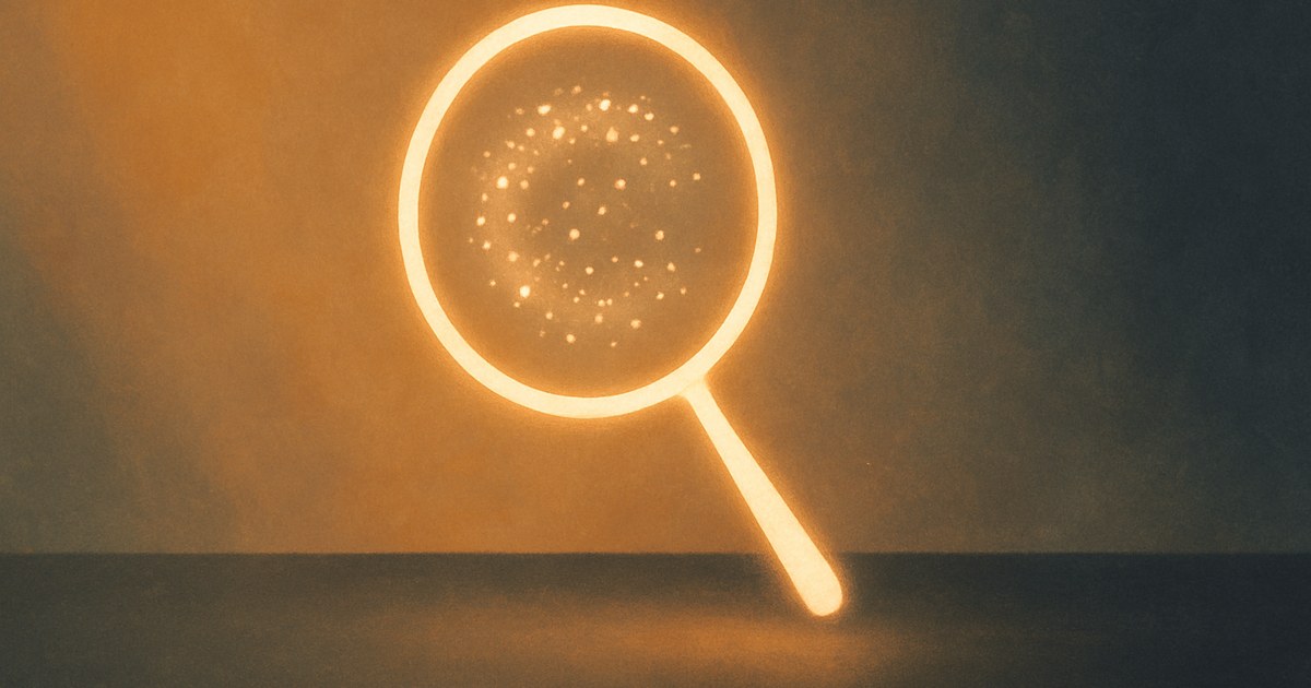 Illustration af et lysende forstørrelsesglas med et funklende mønster indeni, som symbol på GEO (Generative Engine Optimization)
